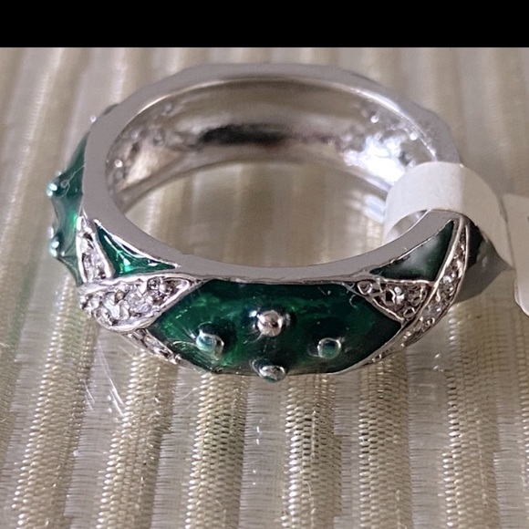 GREEN ENAMEL TRAVEL FASHION RING - Picture 2 of 9